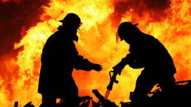 মহাখালীতে ভবনে আগুন, নিয়ন্ত্রণে কাজ করছে ফায়ার সার্ভিস